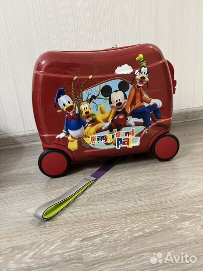 Детский чемодан на колесиках