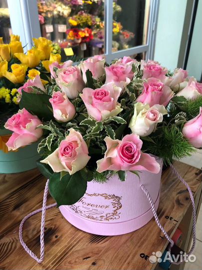 Розы в коробке, шляпная коробка с розами