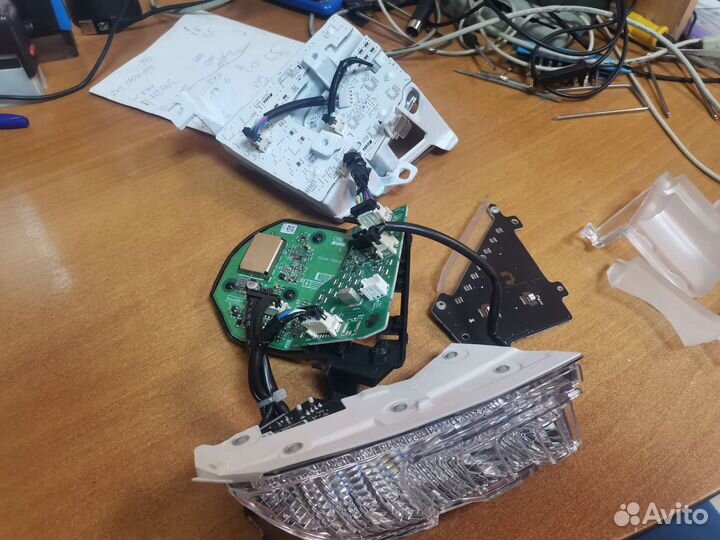 Остатки задней левого фонаря lexus RX 300 20года