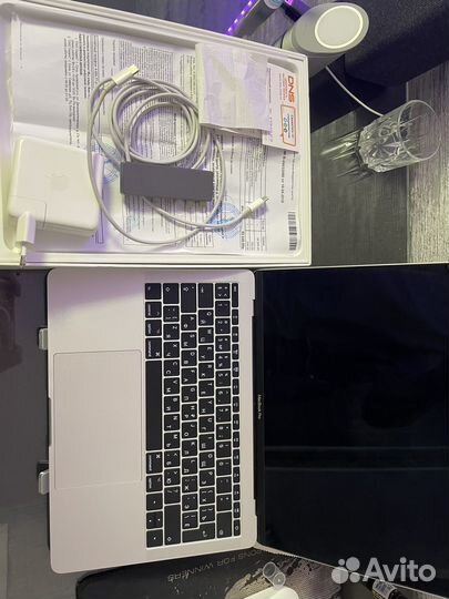MacBook Pro 13, 2017, 8/256 (новый акб)
