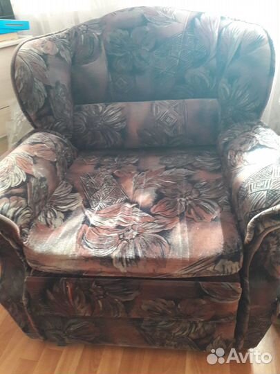 Диван - кровать и два кресла