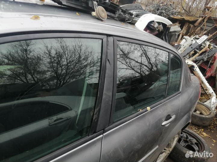 Стекло двери на renault megane 2