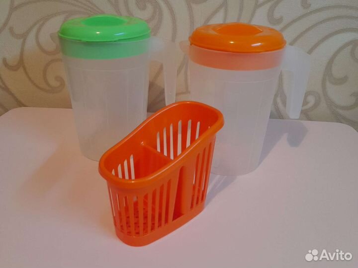 Подставка и кувшин