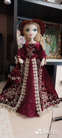 Вязаная кукла ручной работы