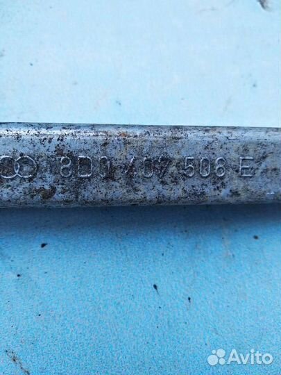 Рычаг правый передний верхний 8D0407508E