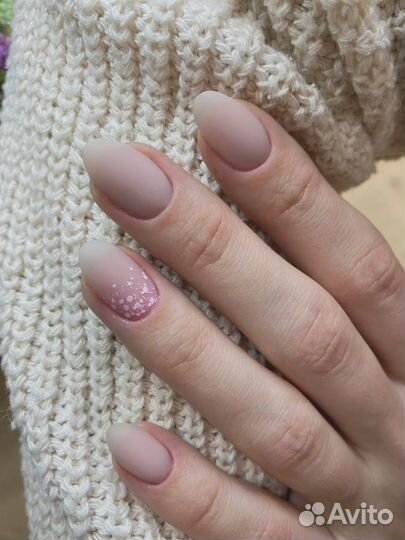 Покрытие ногтей гель-лаком/маникюр/педикюр