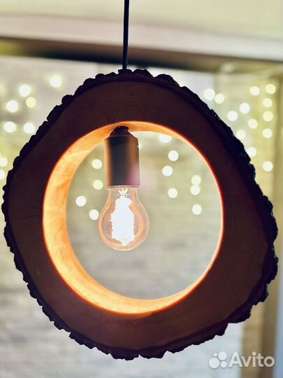 Подвесной светильник из дерева русной работы
