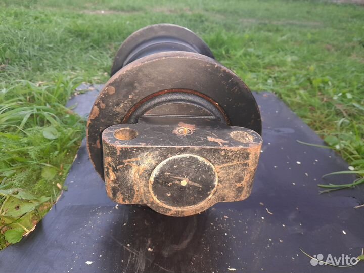 Опорный коток Hitahi 330