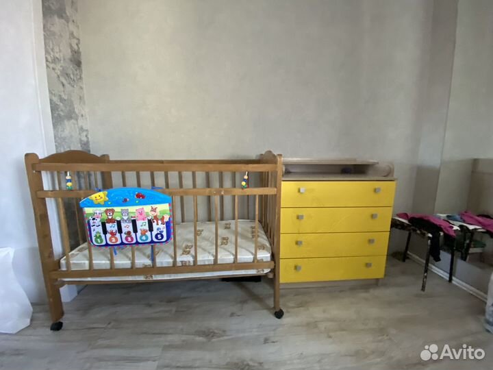 Кроватка с комодом