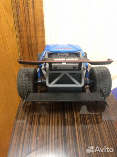 Машинка на пульте управления