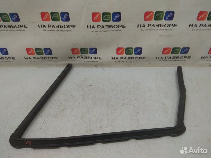 Уплотнительная резинка стекла двери задняя левая