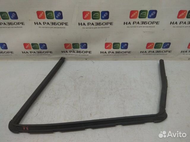 Уплотнительная резинка стекла двери задняя левая
