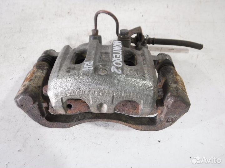 Суппорт передний правый Mitsubishi Montero II