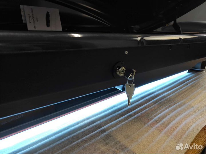 Автобокс на крышу Voyage175 см 440L черно-белый