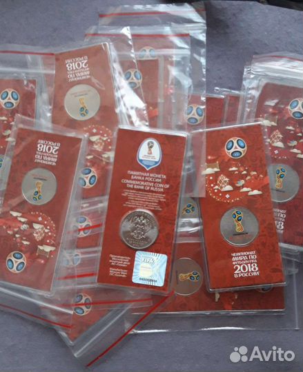 25 рублей футбол красный