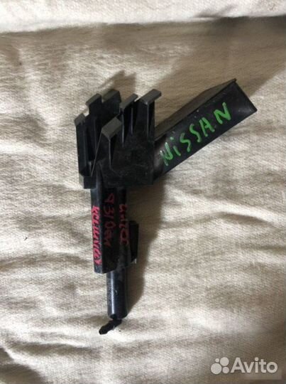 Форсунка омывателя левая Nissan Qashqai J11