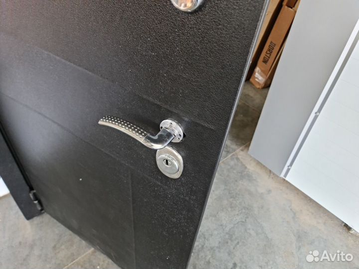 Дверь входная металлическая