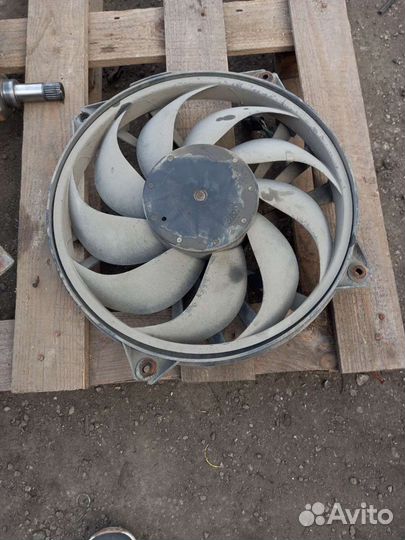 Вентилятор охлаждения радиатора Citroen Berlingo m