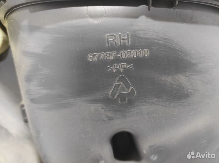 Обшивка двери задней правой Toyota Auris (E150) 67