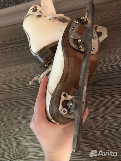 Профессиональные фигурные коньки 32 размер