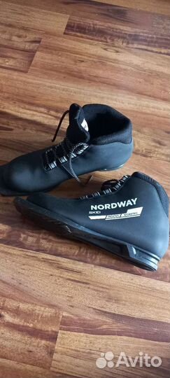 Лыжные ботинки