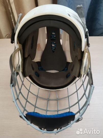 Хоккейный шлем