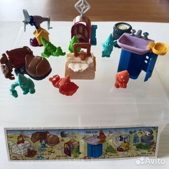 Игрушки из киндера 90хг. Мыши в домиках. Раритет