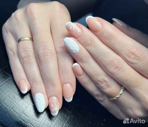 Маникюр с покрытием лаком