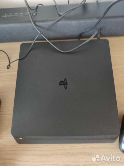 Sony Playstation 4 slim 2 джойстика 8 игр