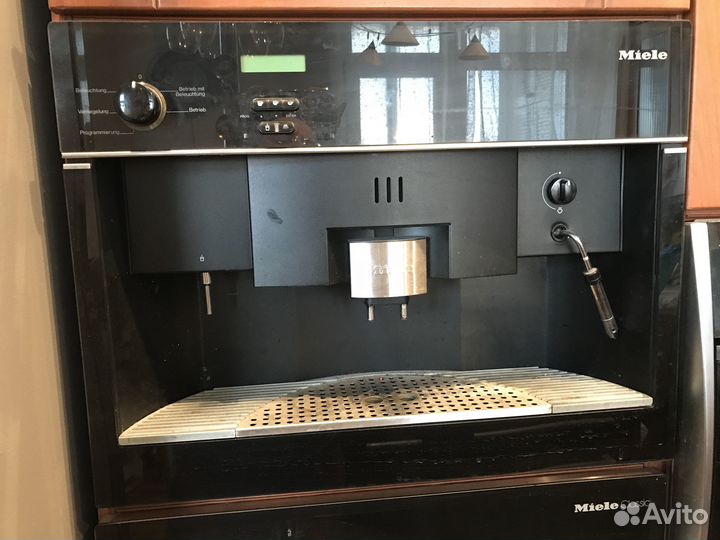 Встраиваемая кофеварка Miele CVA-620 на запчасти