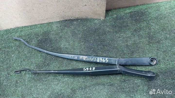 Поводок стеклоочистителя правый,левый Sportage 3