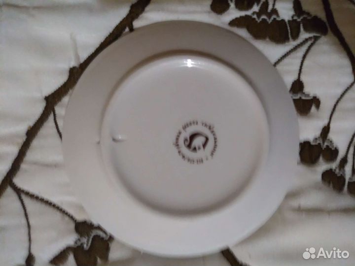 Тарелка настенная фарфор