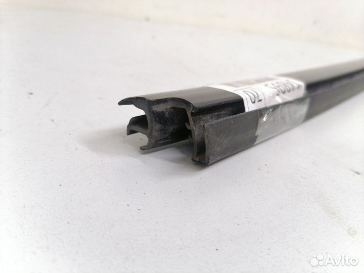 Уплотнитель (бархотка ) передний левый Лада