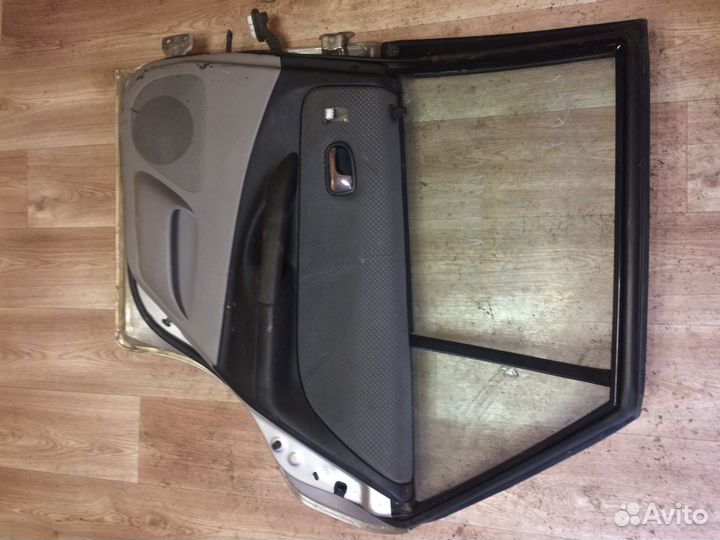 Дверь задняя правая Mazda familia 2002