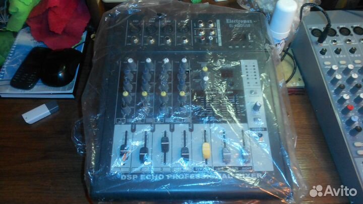 Новый активный микшерный пульт 2х 300 600 ват