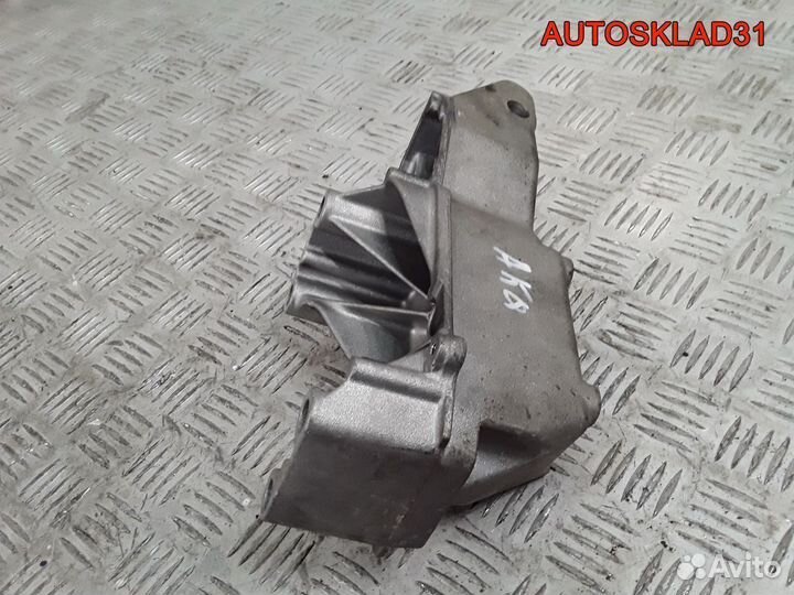 Кронштейн двигателя правый VW Golf 4 036199275J