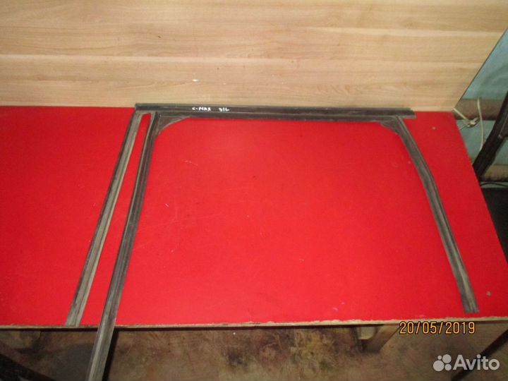 Уплотнитель стекла 1341284 Ford C-MAX 2003-2010