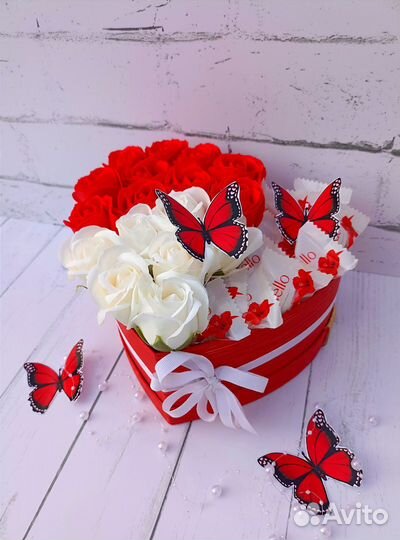 Коробка сердце с розами и подсветкой