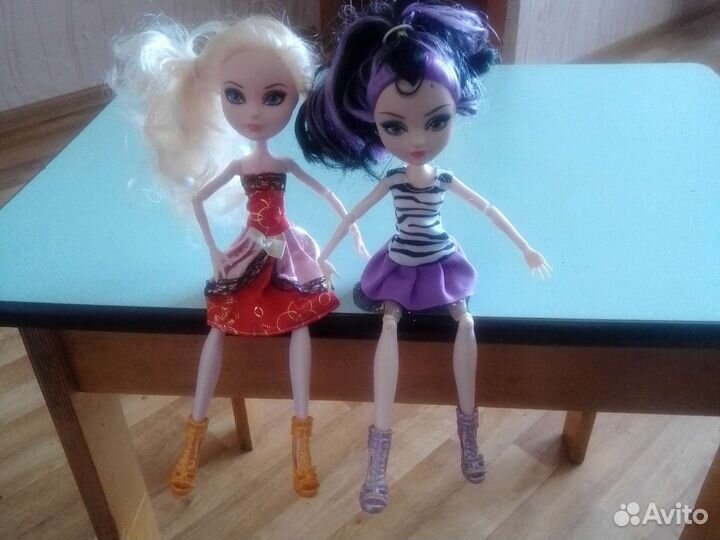 Две куклы Эвер автер хай:Рэйвен Квин и Эппл Уайт