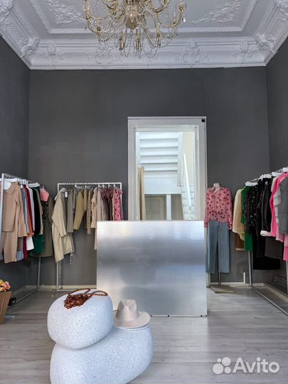 Продавец консультант в магазин женской одежды