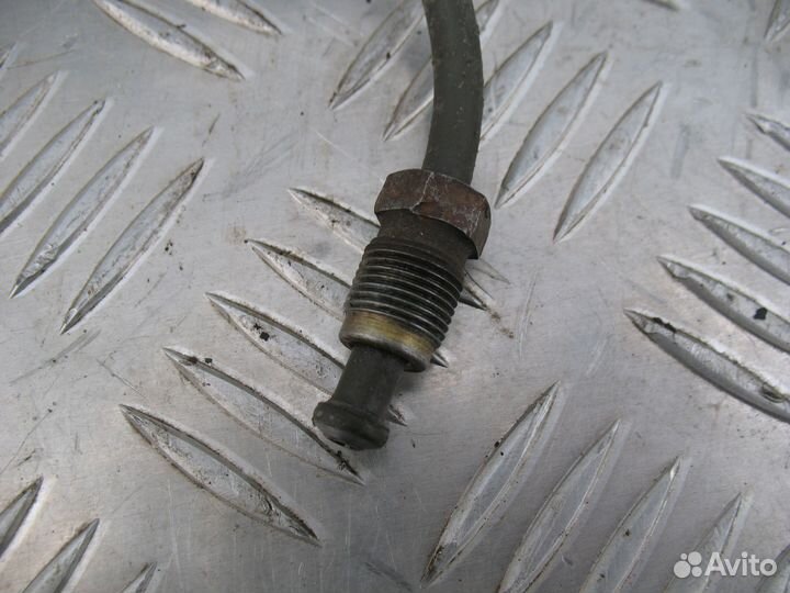 Трубка цилиндра сцепления Volkswagen Golf 3 1992г