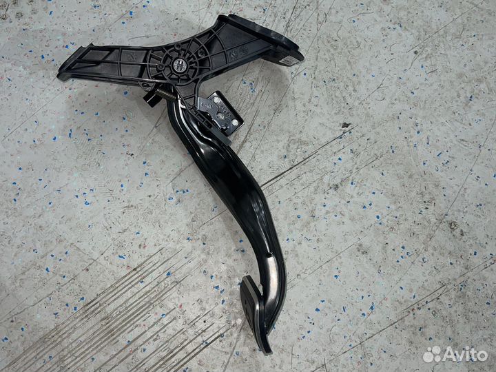 Педаль тормоза BMW G30 G31