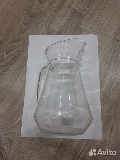 Стеклянный графин