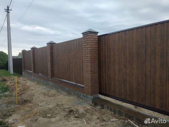 Монтажники заборов на ленточном фундаменте