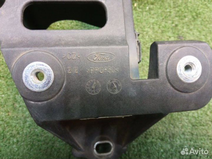 Кронштейн Ford Focus 2011