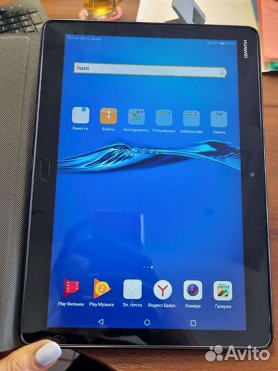 Планшет huawei М3 Lite, в отл сост