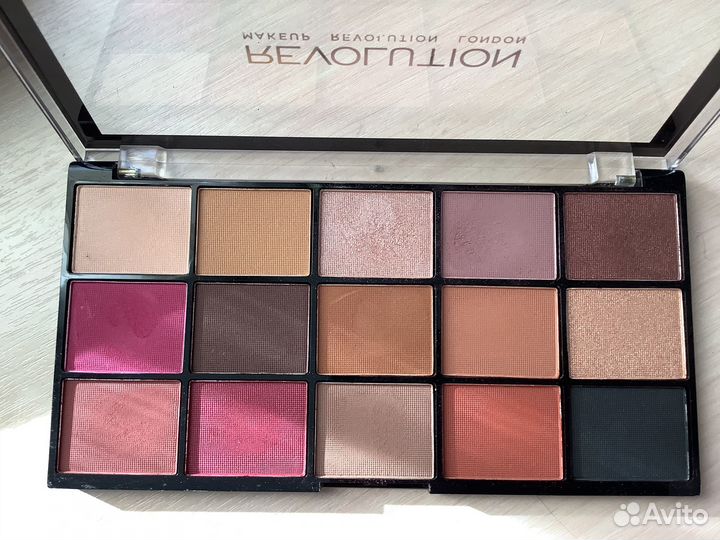 Палетка теней revolution