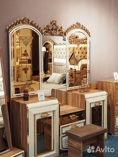 Спальный гарнитур