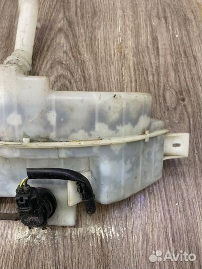 Бачок омывателя Mazda 3 хетчбэк 5-ти дв. 2006