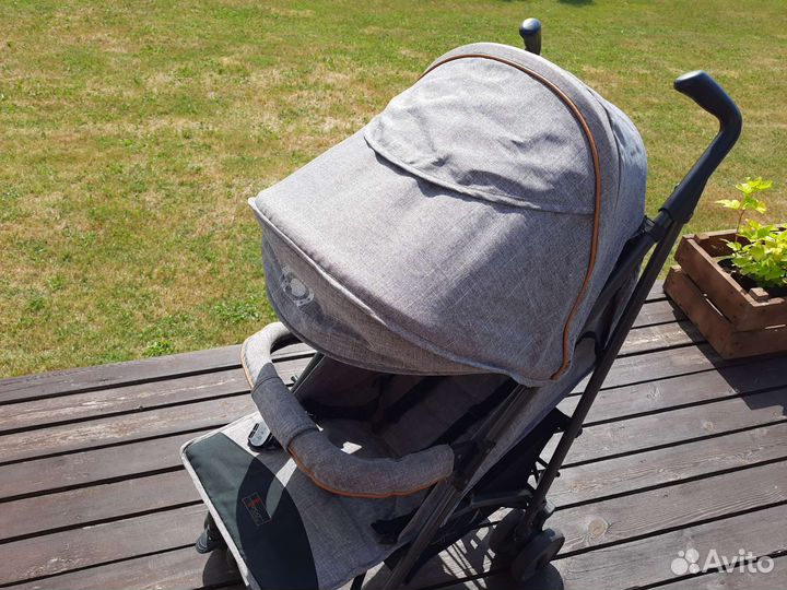 Прогулочная коляска трость